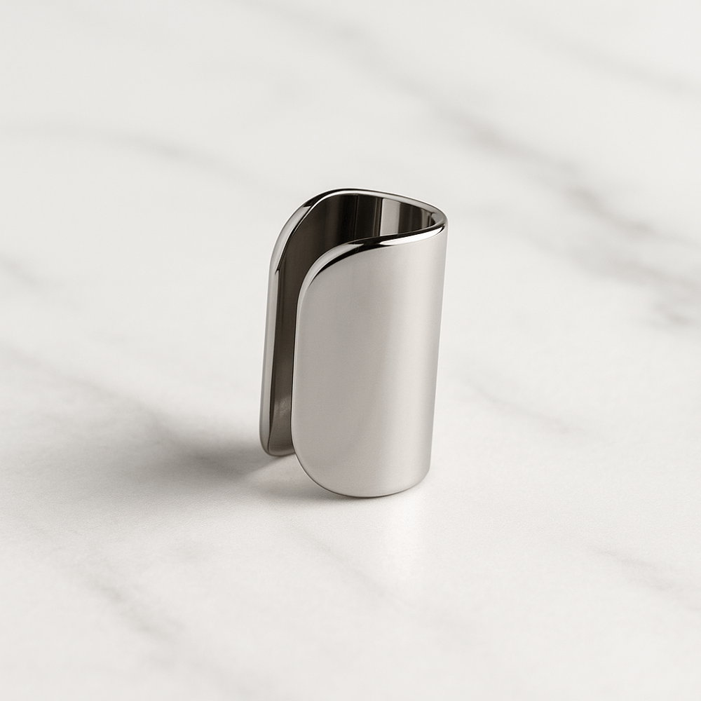 Boucle d’oreille clip pour homme en finition argentée au design moderne et sans perçage