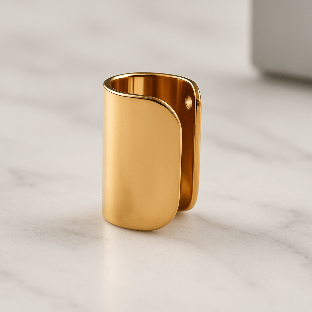 Boucle d’oreille clip homme dorée élégante, style minimaliste sans besoin de perçage