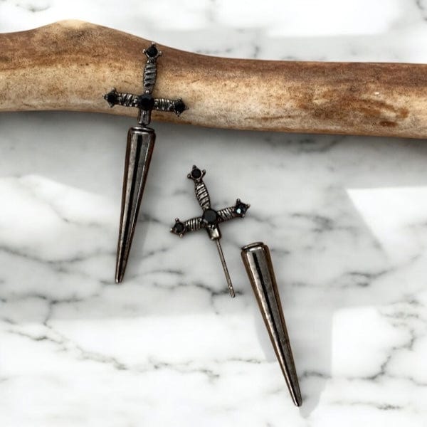 Boucle d’Oreille Pendante Homme – Design Épée Unique