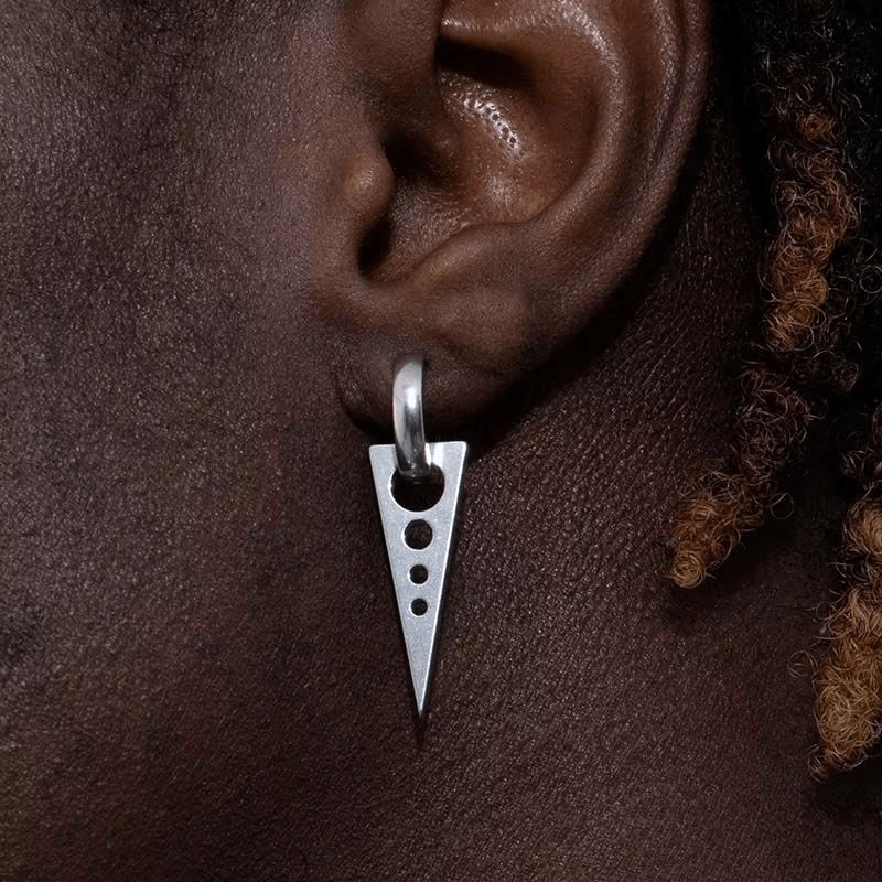 Boucle d'oreille pendante homme en acier inoxydable argenté, design minimaliste et perforé