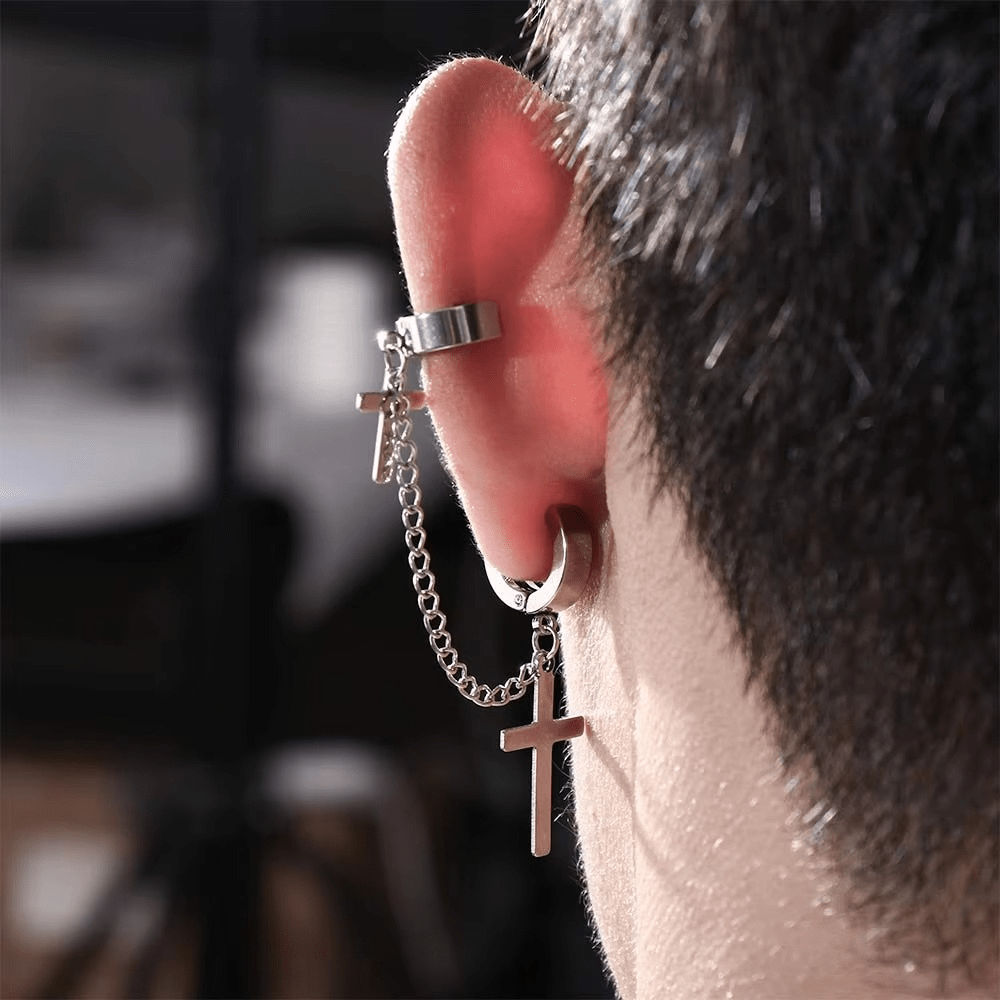 Boucle d’oreille pendante homme avec double croix et chaîne, acier argenté, design moderne