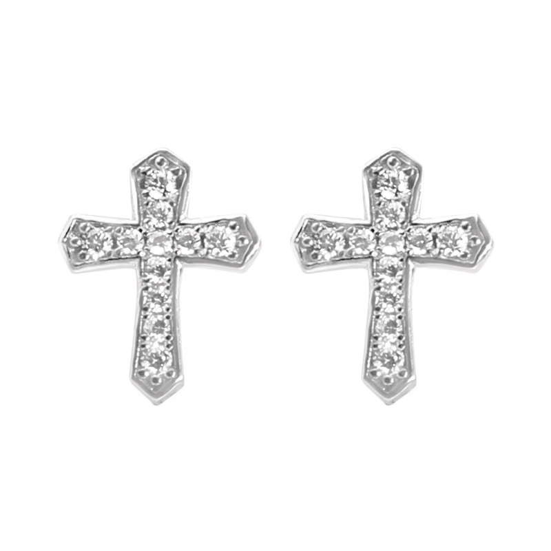 Paire de boucles d’oreilles croix serties de pierres effet diamant, brillance et sophistication