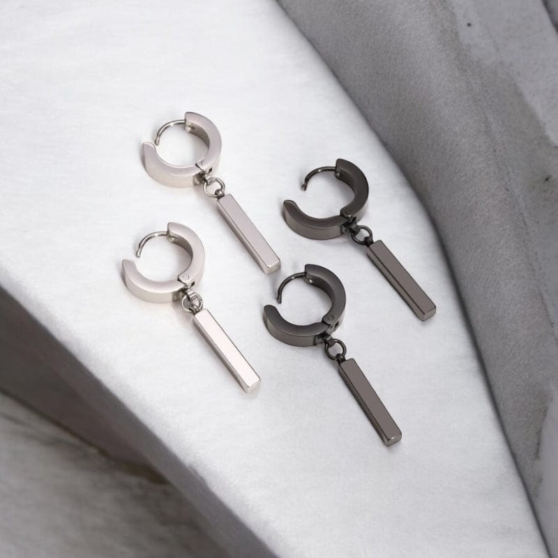 Lot de quatre boucles d’oreilles pendantes homme en acier noir et argenté sans trou