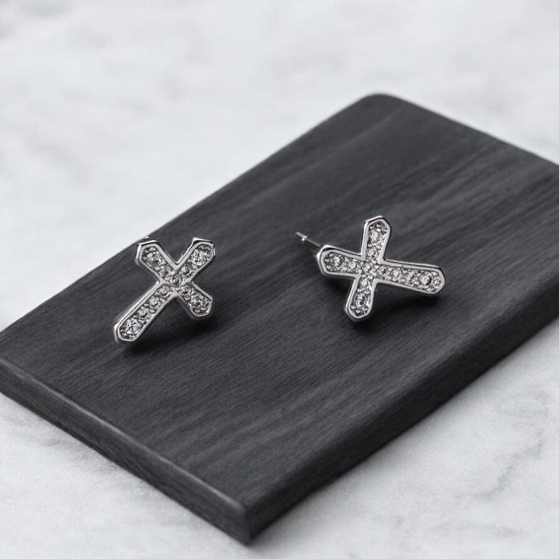 Boucles d’oreilles croix serties de pierres brillantes, élégance et style