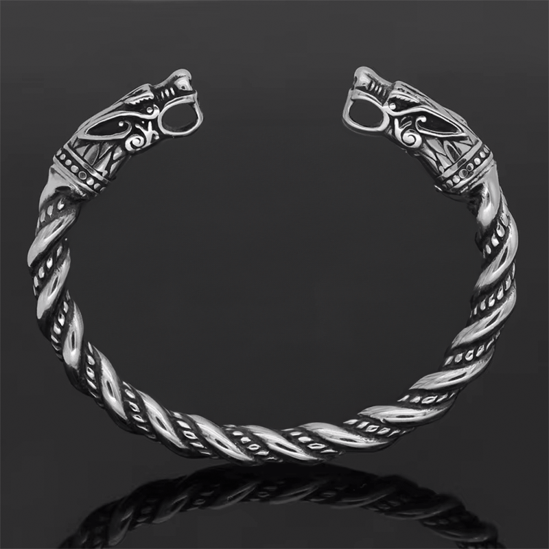 Bracelet Jonc Viking argent sur fond noir