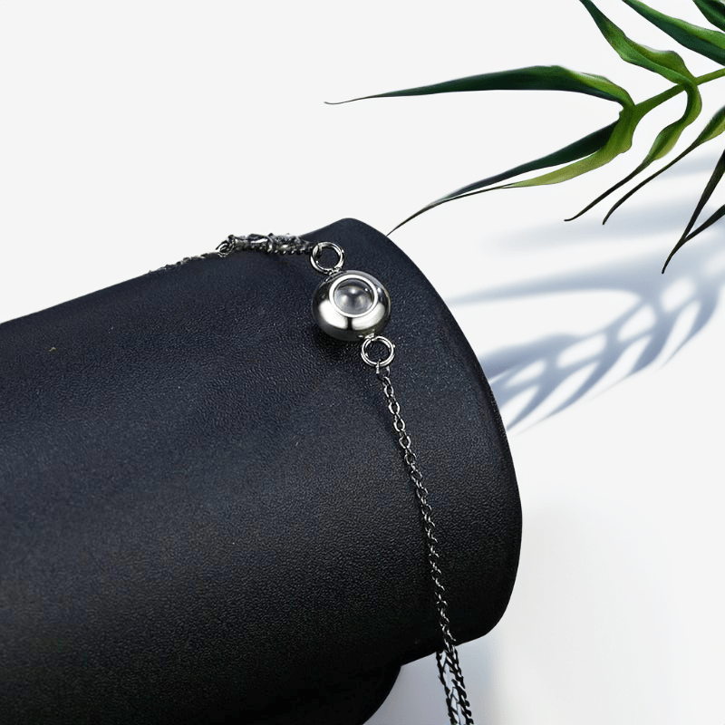 Bracelet avec photo personnalisé noir sur présentoir