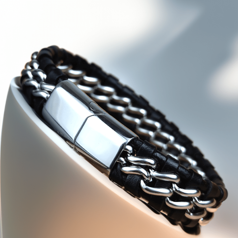 Bracelet en cuir tressé et acier inoxydable argent posé