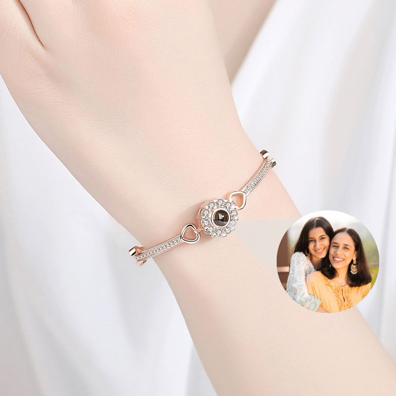 Bracelet photo projection en argent or rose porté