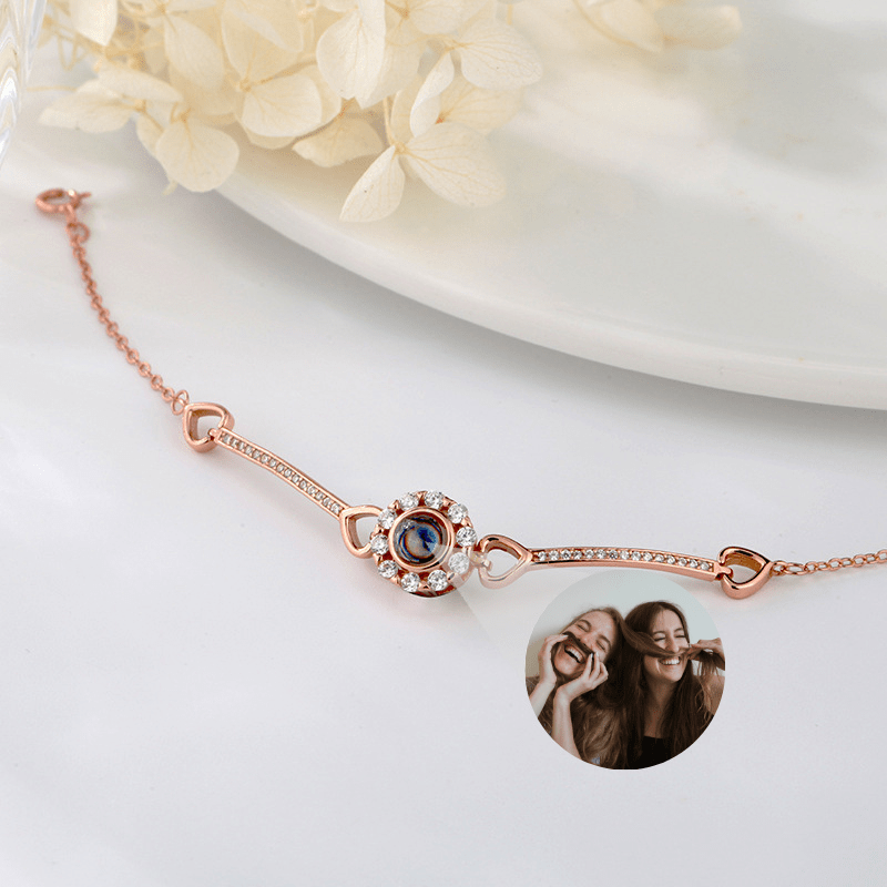 Bracelet photo projection en argent or rose sur fond blanc