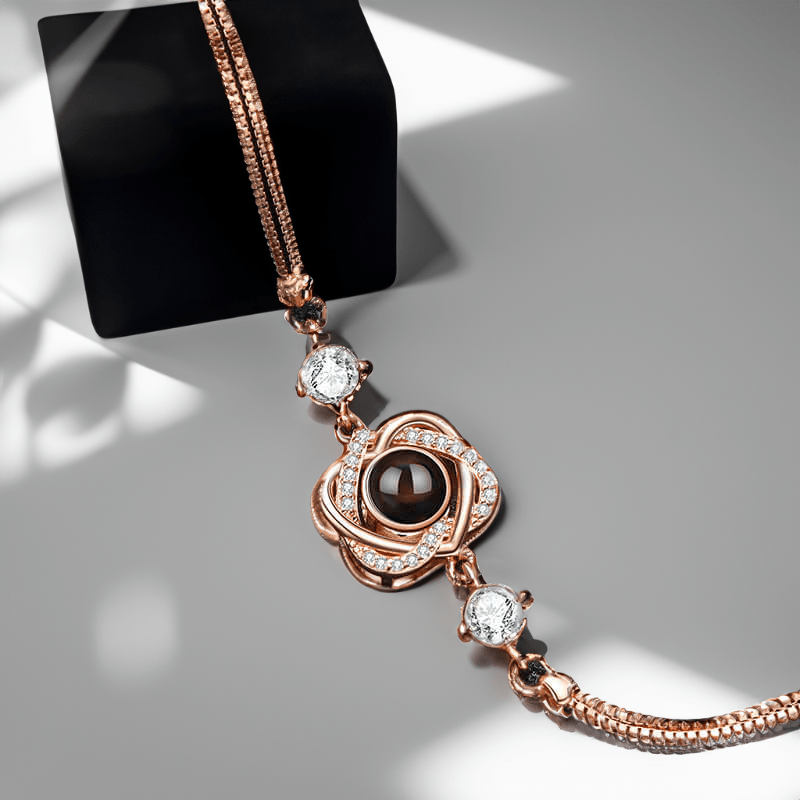 Bracelet projection photo en argent or rose sur fond