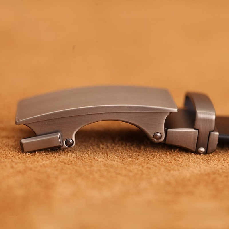Ceinture homme en cuir de vache, vue de trois quarts