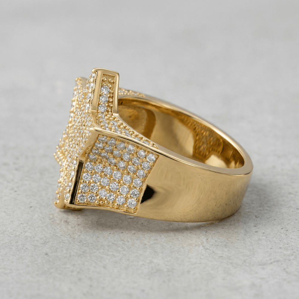 Chevalière homme diamant or moissanite vue latérale serti