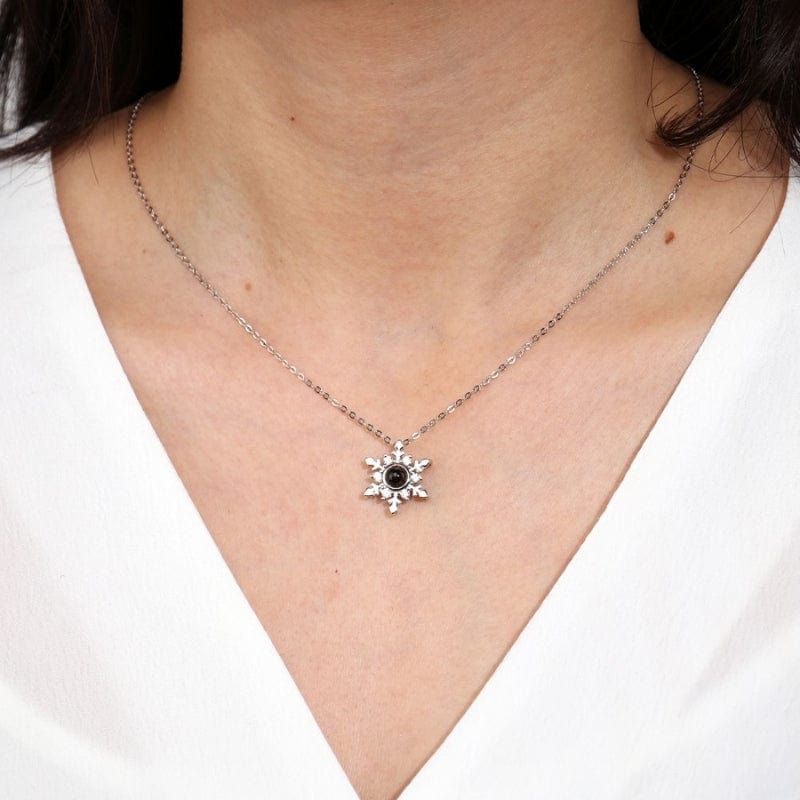 Collier Personnalisé Photo - Flocon de Neige argent porté