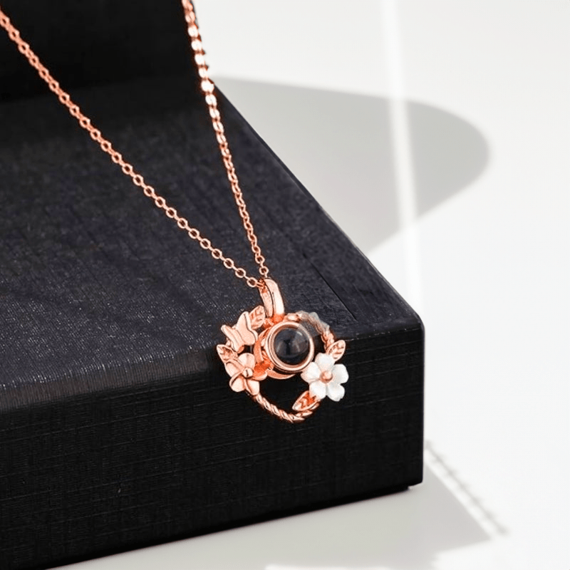 Collier Photo Coeur en Argent or rose sur présentoir