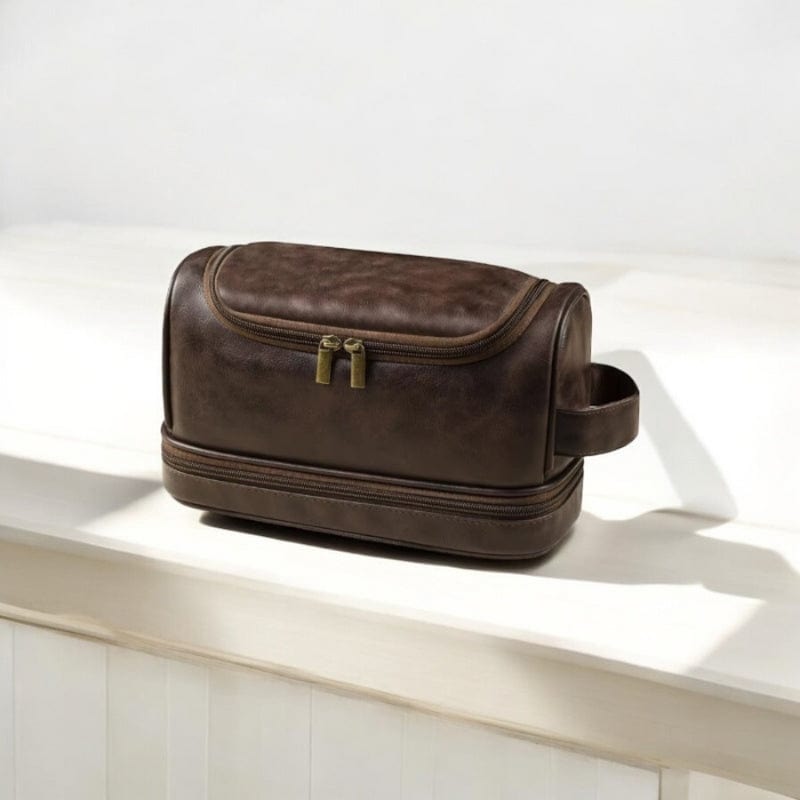 trousse de toilette homme cuir suspendue luxe marron foncé design sophistiqué