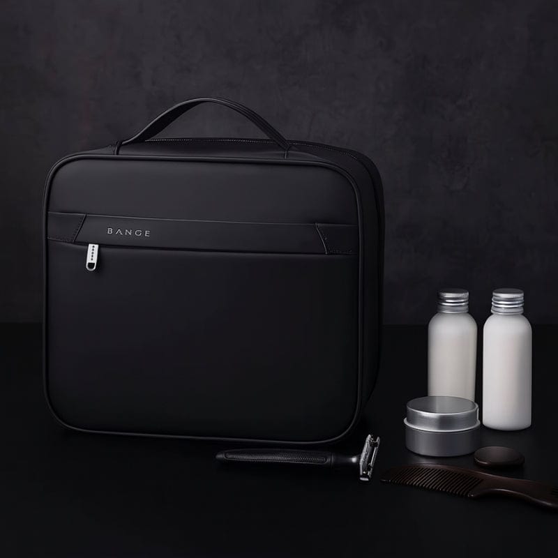 grande trousse de toilette homme noire avec produits de soin masculins