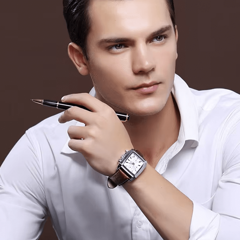 Montre Carré Vintage marron cadran blanc portée