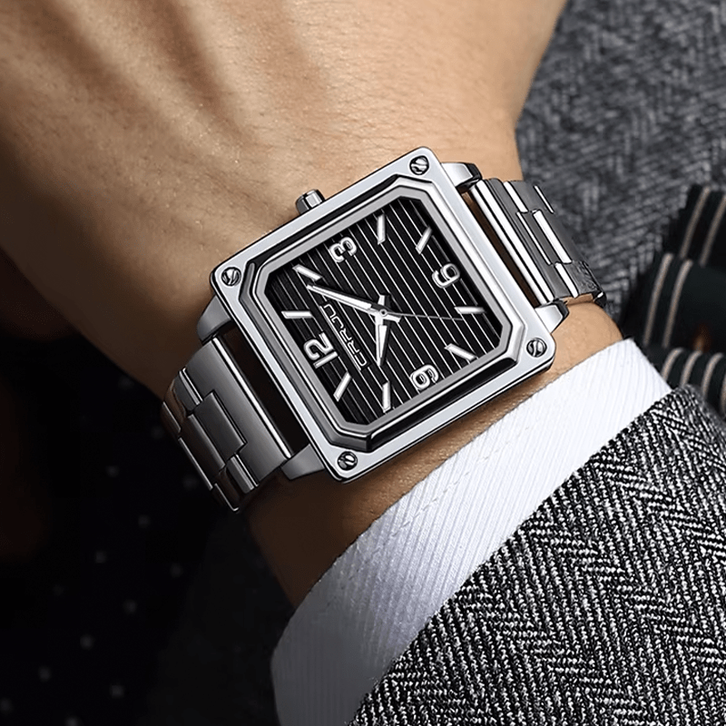 Montre Carré en Acier pour Homme argent noir portée