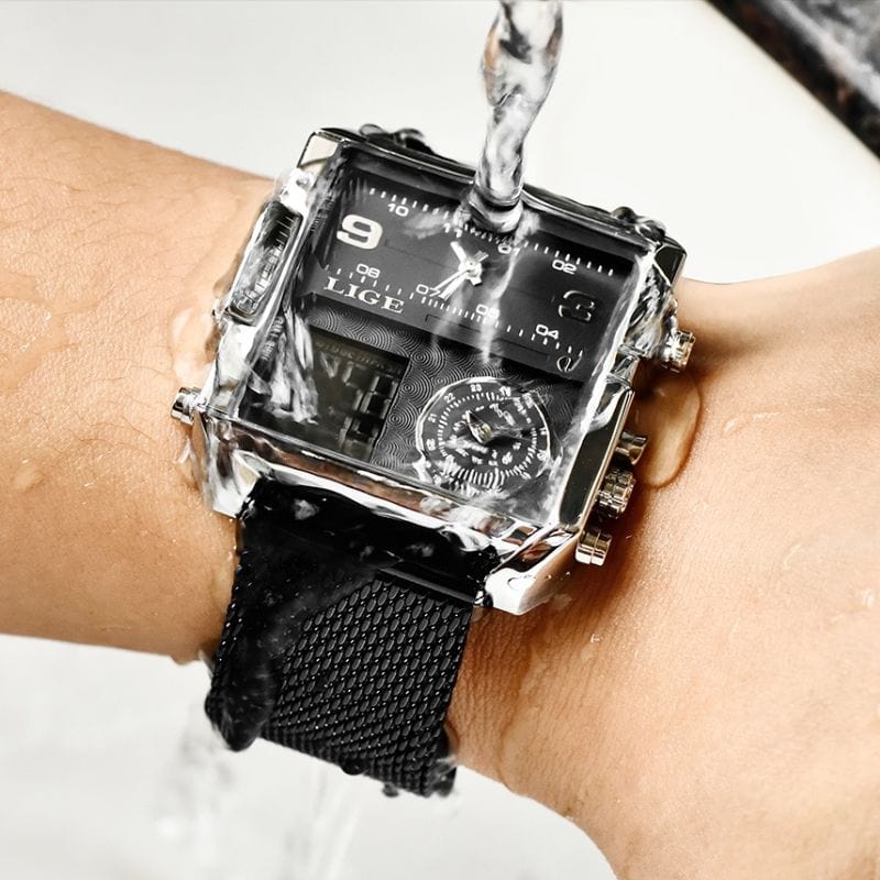 Montre Carrée Militaire en Acier noir et argent sous l'eau