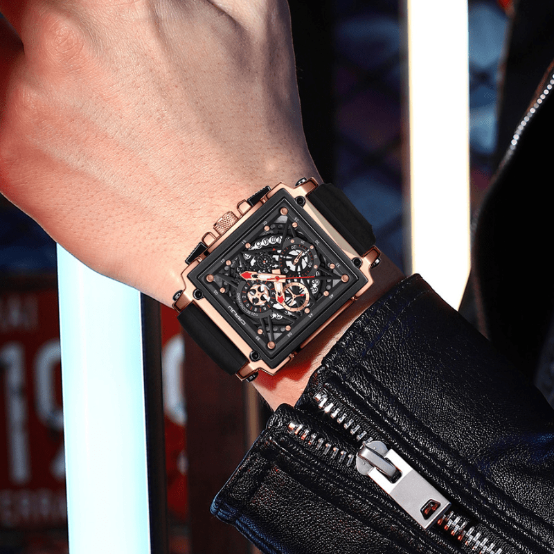 Montre Chronographe Squelette Carrée or rose portée