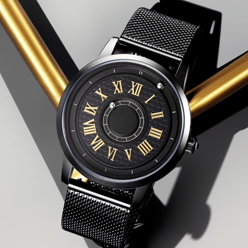Montre Noire à Bille Magnétique sur fond gris
