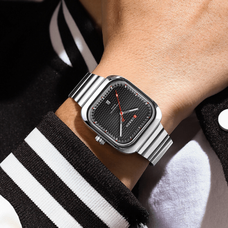 Montre Quartz Carré argent noir portée