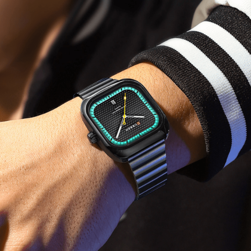 Montre Quartz Carré noir et vert portée