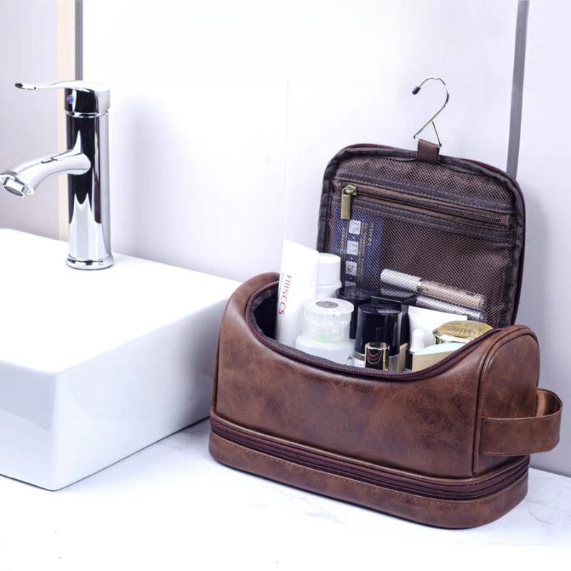 trousse de toilette homme cuir suspendue luxe utilisée produits organisation premium