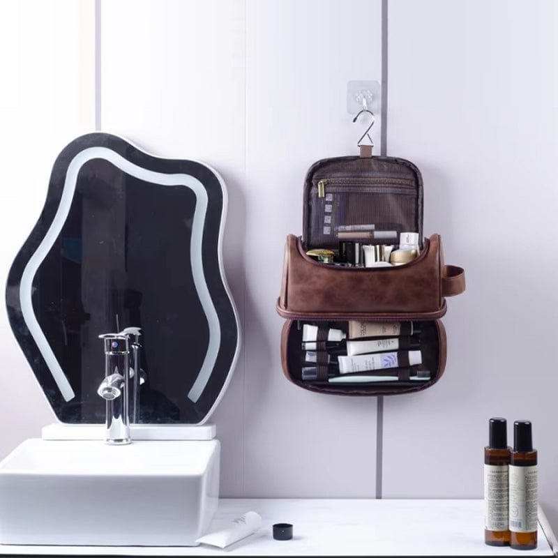 trousse de toilette homme cuir suspendue luxe ouverte avec crochet suspension
