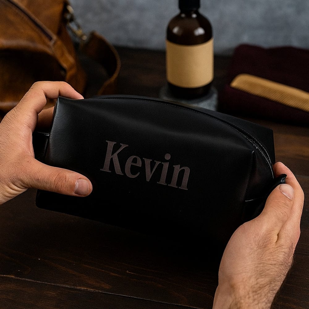 Trousse de toilette homme personnalisée cuir gravure prenom noire