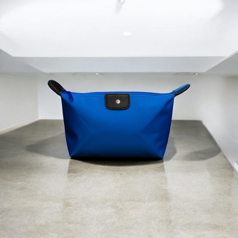 Trousse de toilette homme bleu électrique, design épuré, idéale pour le voyage