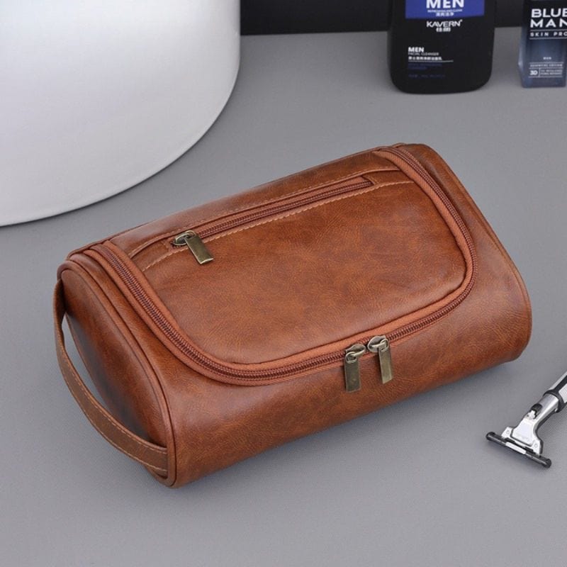 trousse de toilette homme cuir marron rigide avec finitions bronze
