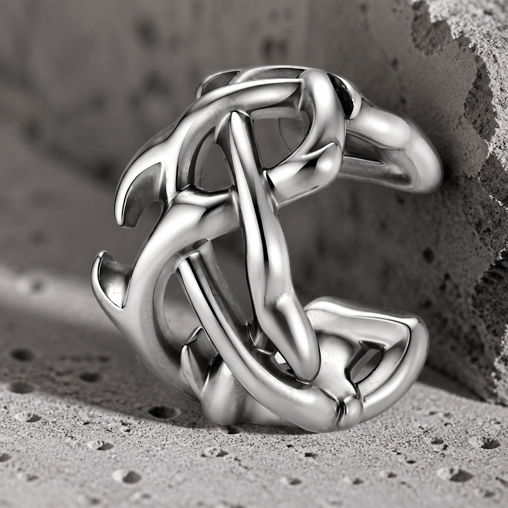 Détail du motif épines de l'ear cuff en acier inoxydable