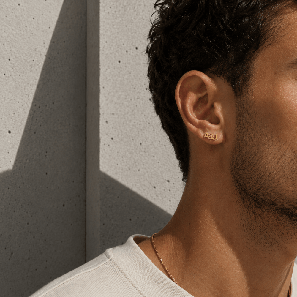 Boucle d'oreille personnalisée homme finition or portée stud acier