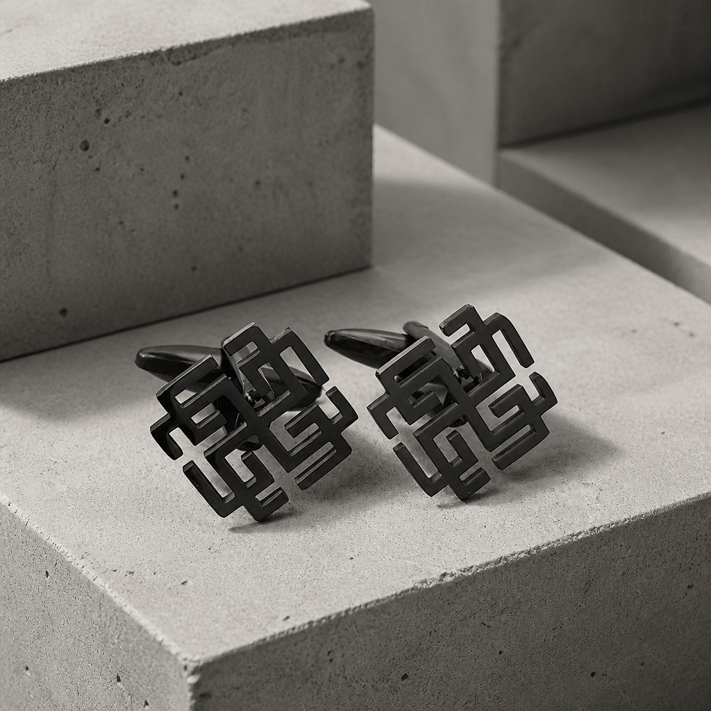 Boutons de manchette homme originaux motif labyrinthe finition noire