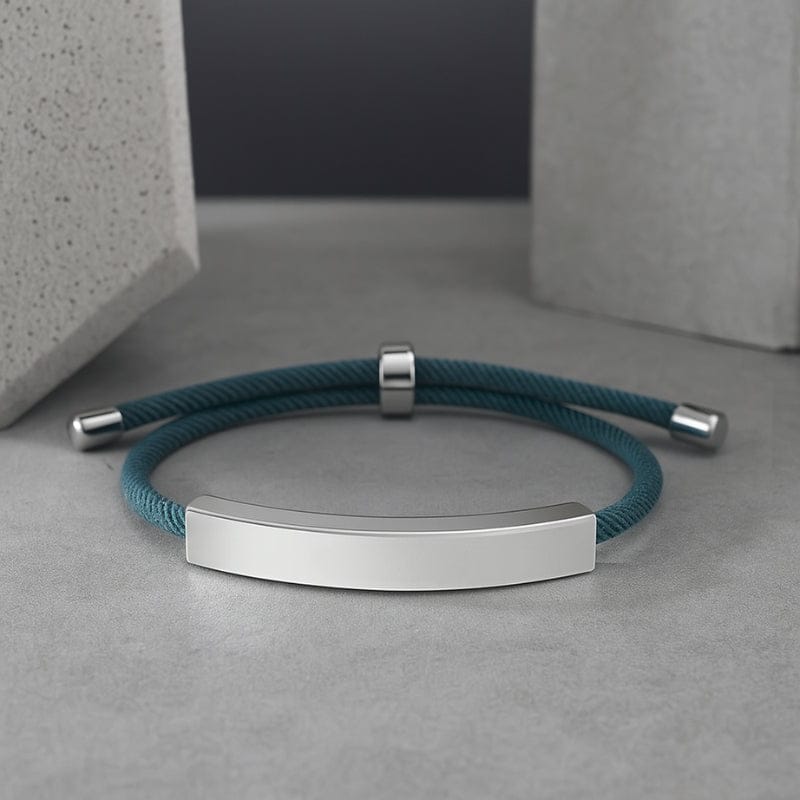 Bracelet cordon personnalisé vert avec plaque argentée gravable