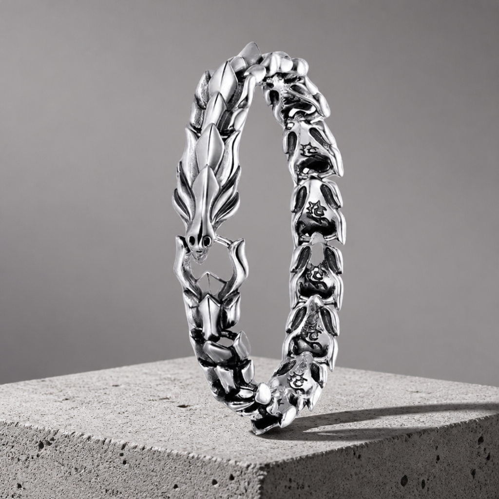 Bracelet dragon homme en acier argenté, maillons écaillés et tête sculptée
