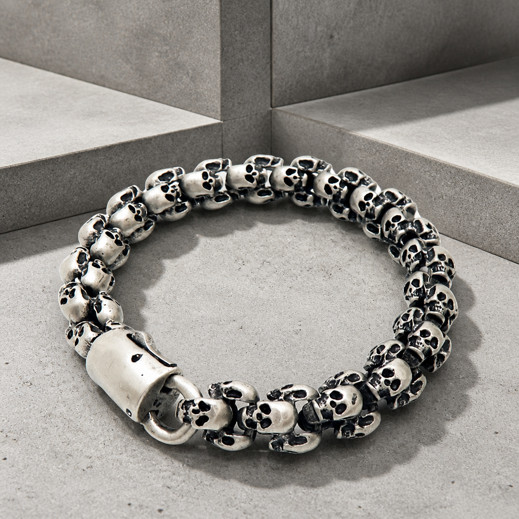 Bracelet homme tête de mort en acier inoxydable finition argent, maille de crânes sculptés
