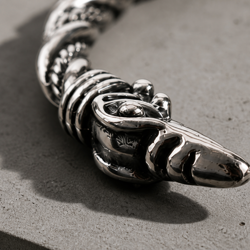Des Finitions Exemplaires - Bracelet Jonc Homme Viking, Deux Têtes de Corbeau