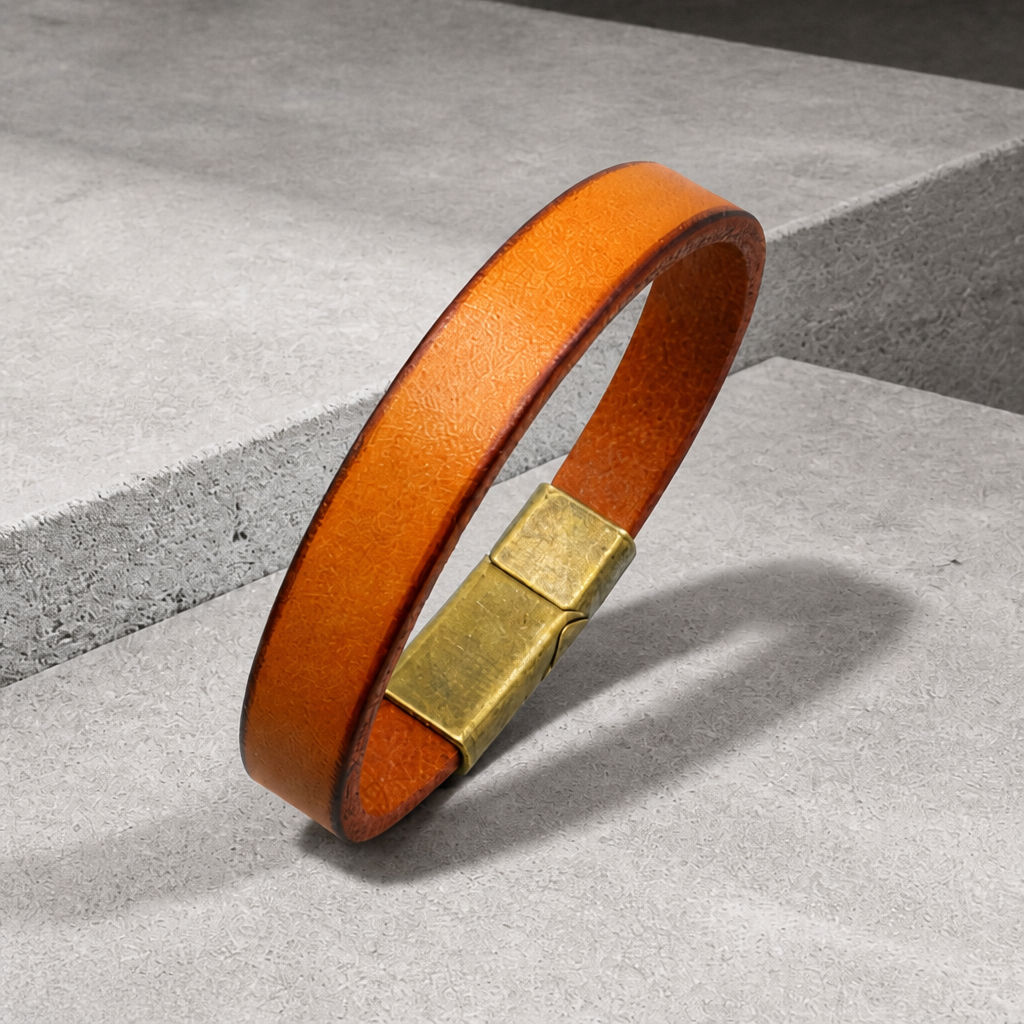 Bracelet homme en cuir de vachette kaki fauve à fermoir plaque métallique