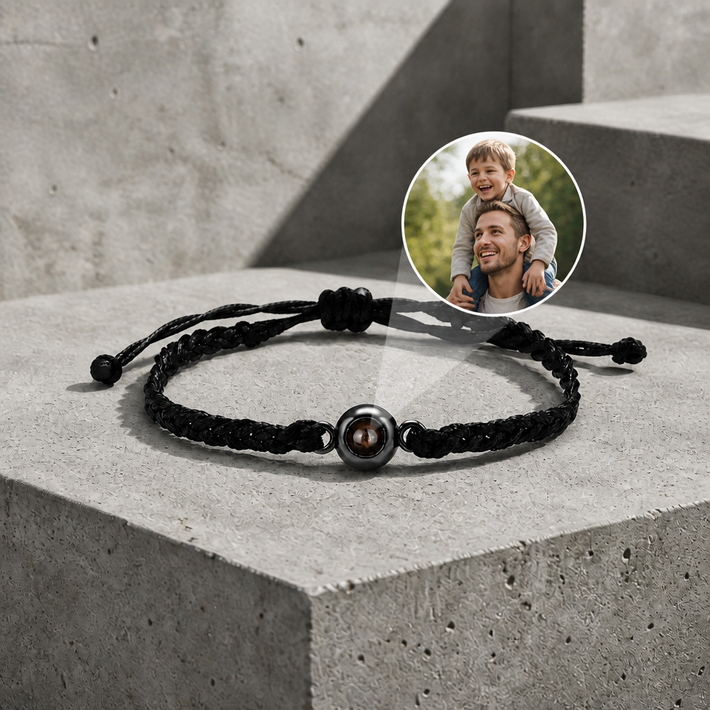 Bracelet photo personnalisé homme en cordon tressé noir, avec la photo qui apparaît dans la perle