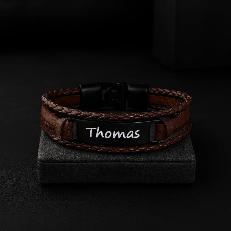 Bracelet prénom homme en similicuir marron, plaque noire gravée Thomas