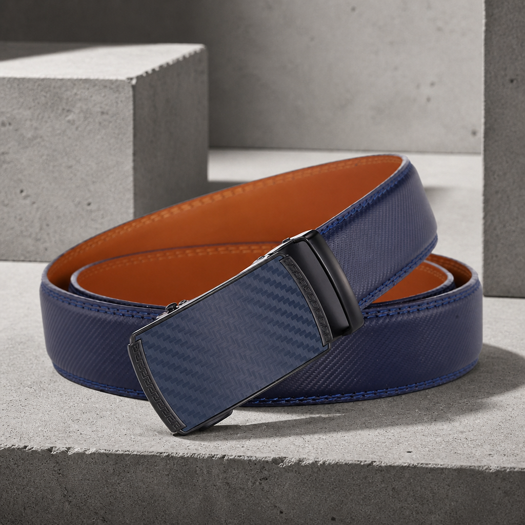 Ceinture à cliquet homme bleu marine façon carbone, plaque de boucle teintée en bleu marine