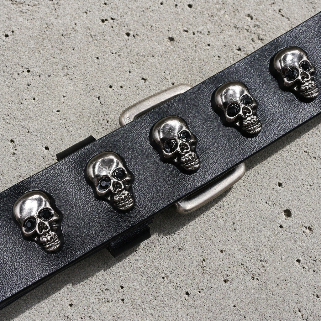 Des Finitions Exemplaires - Ceinture Rock Homme Noire en Cuir, Têtes de Mort et Clous