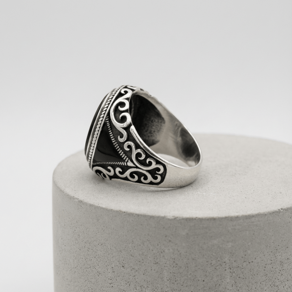 Des Finitions Exemplaires - Chevalière Argent Onyx Homme Plateau Ovale