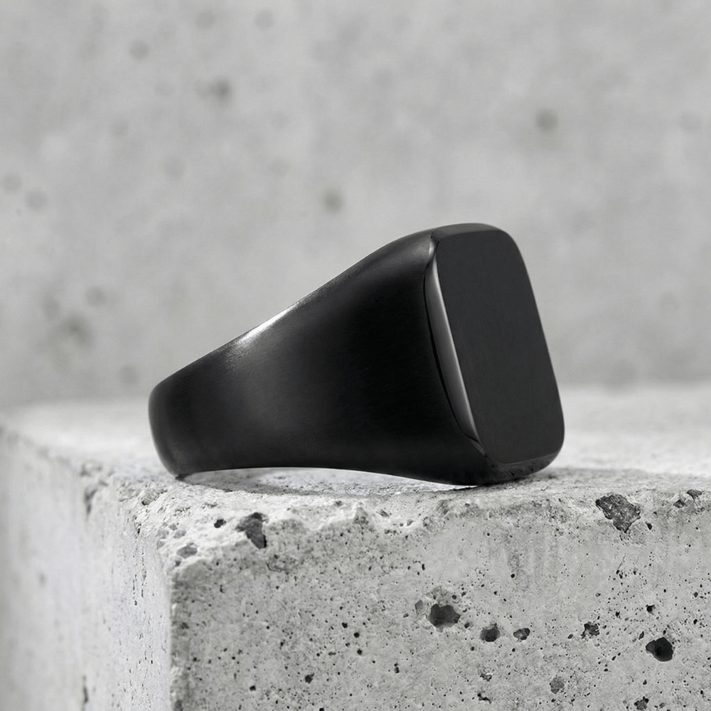 Chevalière homme noire acier inoxydable profil plateau