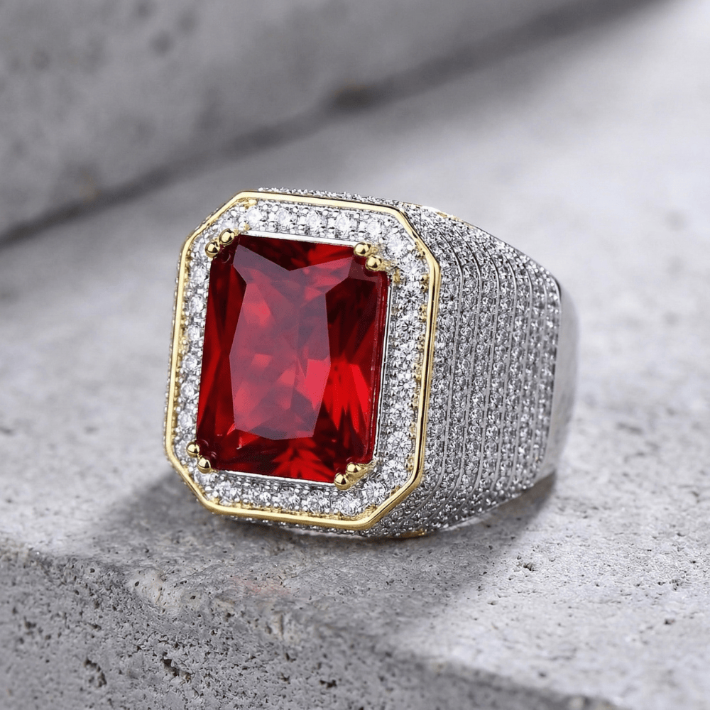 Chevalière homme or rubis rouge zircons pavés plateau doré