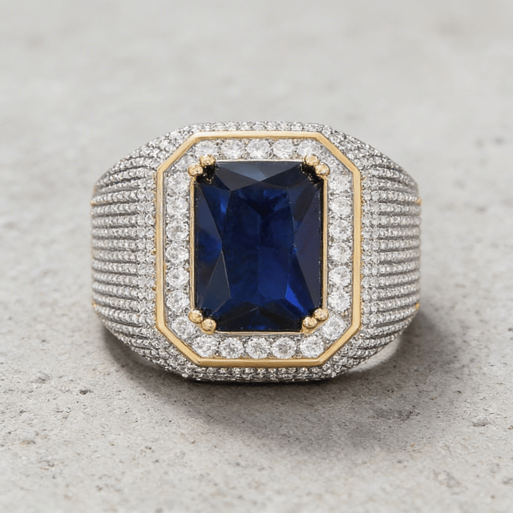 Chevalière homme or saphir bleu zircons pavés rectangulaire