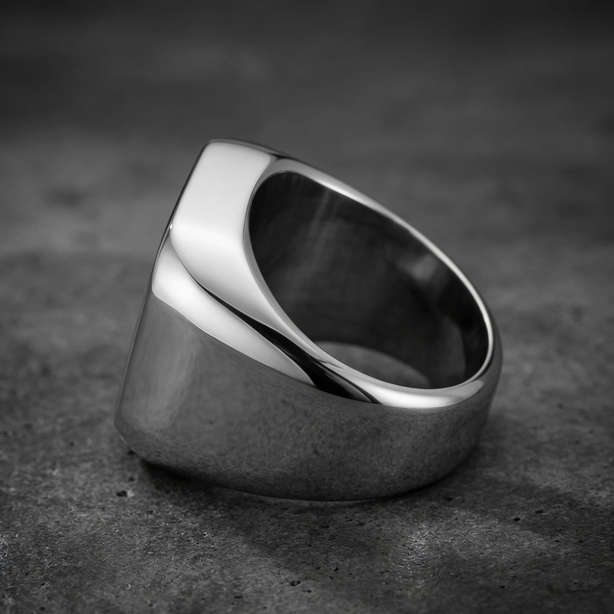 chevalière homme personnalisable acier inoxydable argent vue côté