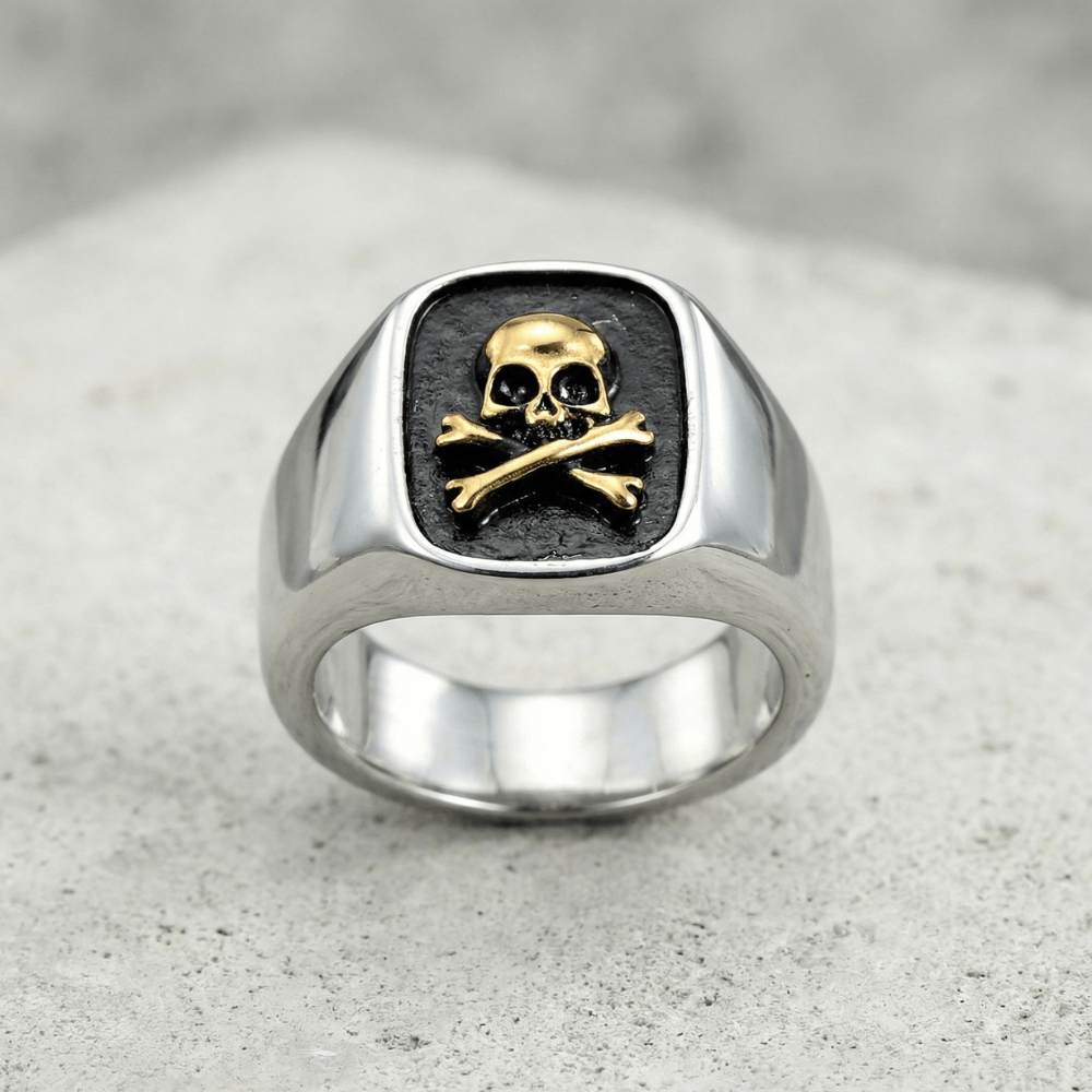 bague chevalière homme tête de mort relief or fond noirci face